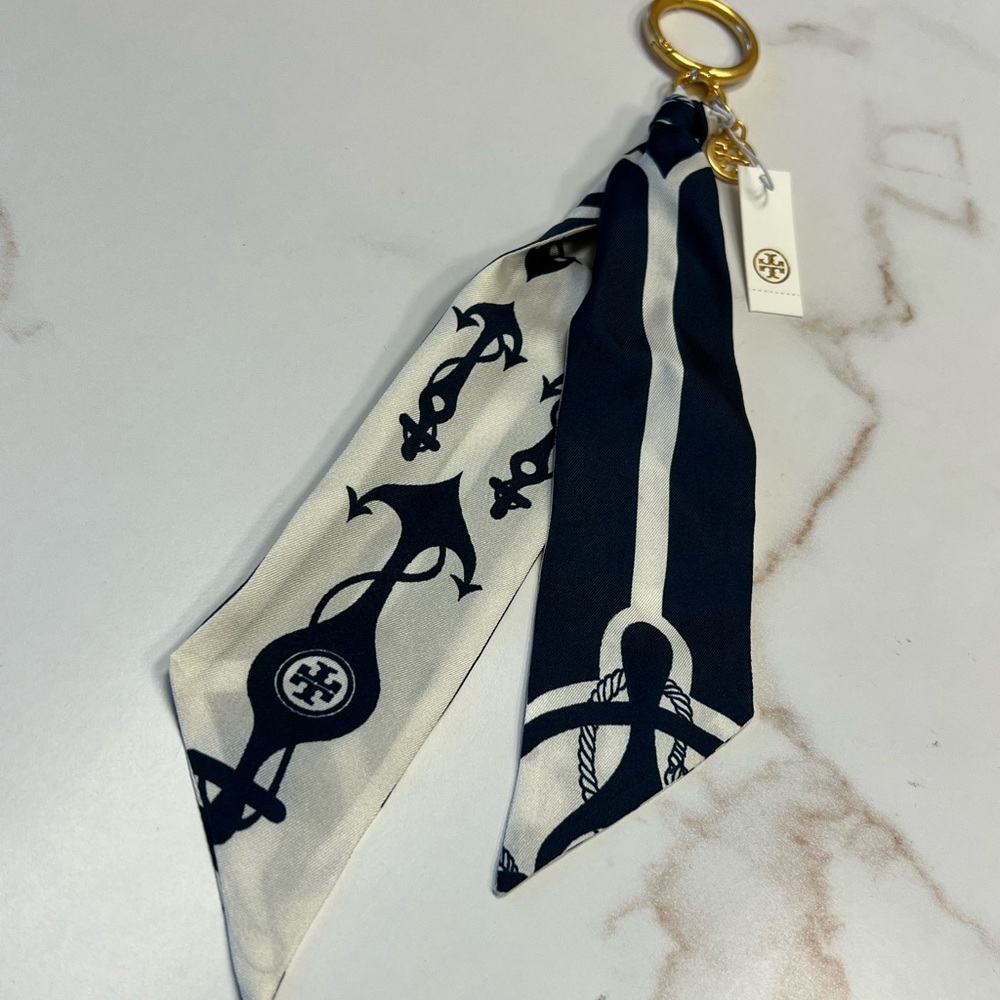 ⚓️💙 Tory Burch 💙⚓️ NWT Key Fob Scarf Charm - Picture 2 of 5